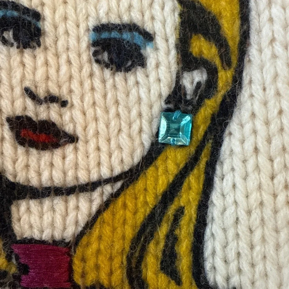 GAP Cream Lambswool Pop Art Girl Knit Scarf Barbie Face Red B Applique Novelty